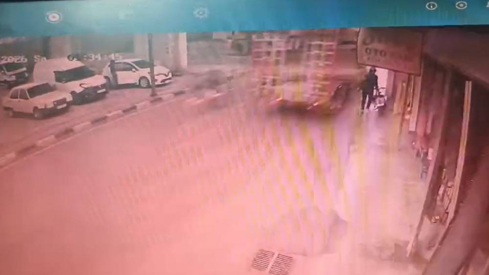 Manisa&rsquo;da korku dolu anlar kamerada: Lise &ouml;ğrencisi &ouml;l&uuml;mden d&ouml;nd&uuml;
