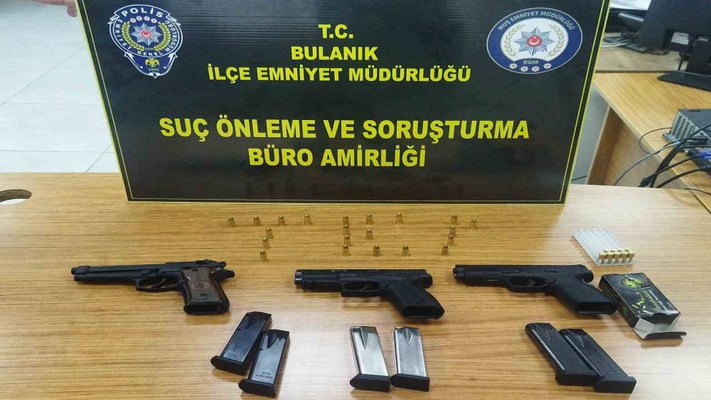 Bulanık&rsquo;ta huzur uygulaması: Silah ve uyuşturucu madde ele ge&ccedil;irildi
