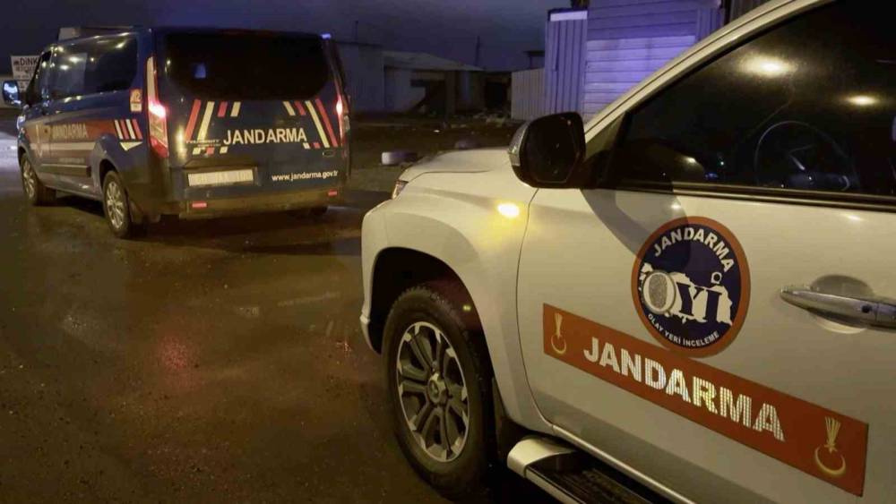 Aksaray&rsquo;da 3 &ccedil;ocuk 1 genci darp edip bı&ccedil;akla ağır yaraladı: 1 tutuklama
