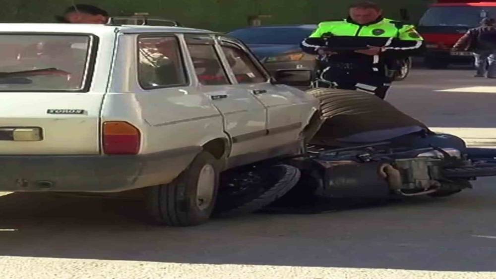 Otomobil ile motosiklet &ccedil;arpıştı: 1 yaralı
