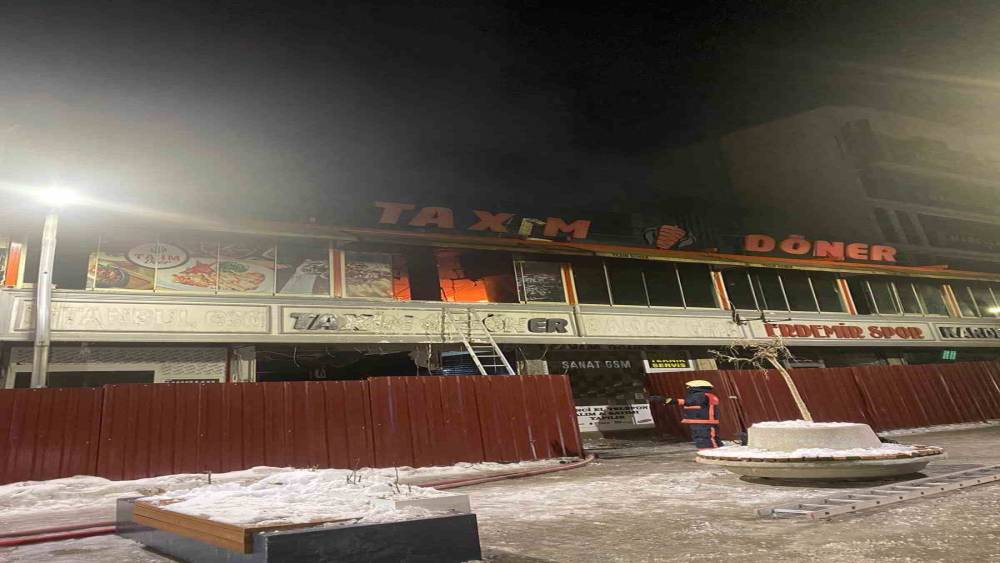 Van&rsquo;da d&ouml;nerci d&uuml;kkanında korkutan yangın
