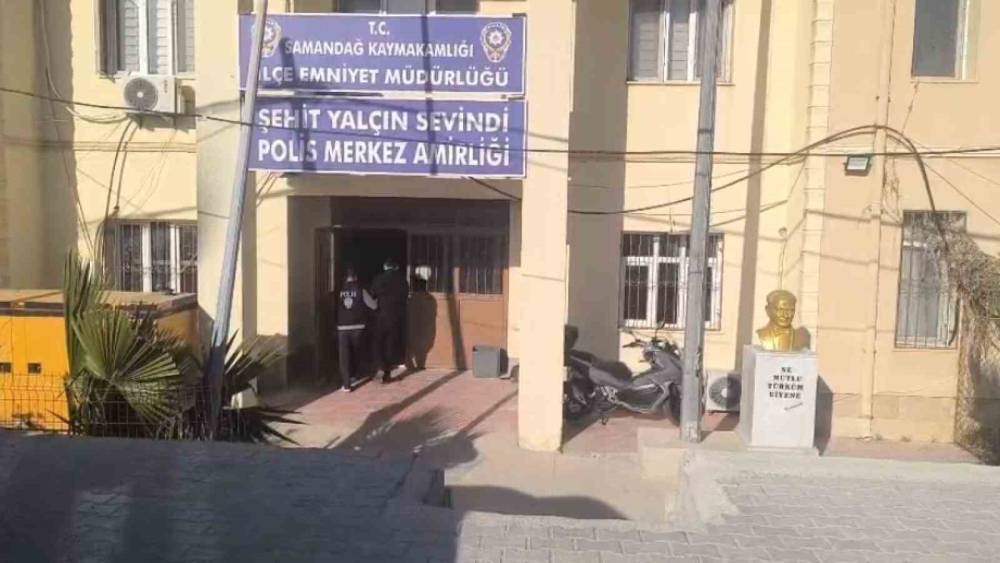 "Yol verme" tartışmasında &uuml;&ccedil; &ccedil;ocuk babasını &ouml;ld&uuml;ren firari 2 şahıs yakalandı
