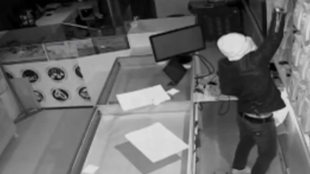 Şanlıurfa&rsquo;da kuyumcuda hırsızlık anı kameraya yansıdı
