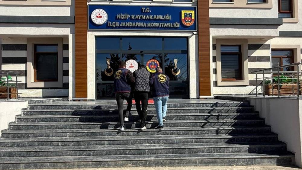 Kesinleşmiş 10&rsquo;ar yıl hapis cezalarıyla aranan 3 şahıs yakalandı
