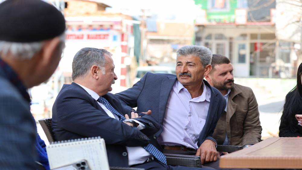 Vatandaşların talepleri dinlenip &ccedil;&ouml;z&uuml;m &uuml;retiliyor
