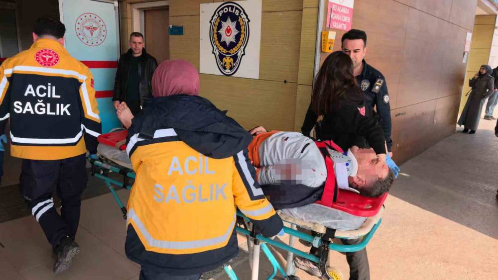 Bursa&rsquo;da otomobilin &ccedil;arptığı yaya ağır yaralandı
