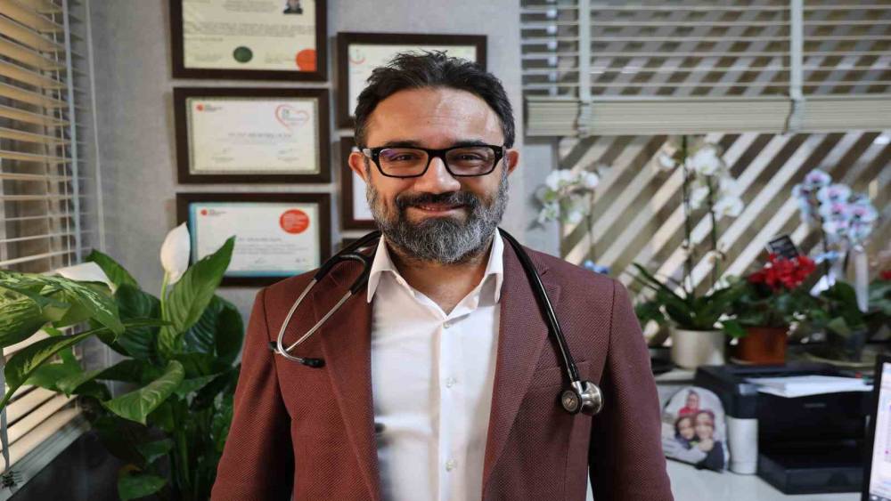 Kardiyoloji Uzmanı Demirkıran: "Sağlıklı bir kalp i&ccedil;in sigara ve alkolden uzak durmak b&uuml;y&uuml;k &ouml;nem taşır"
