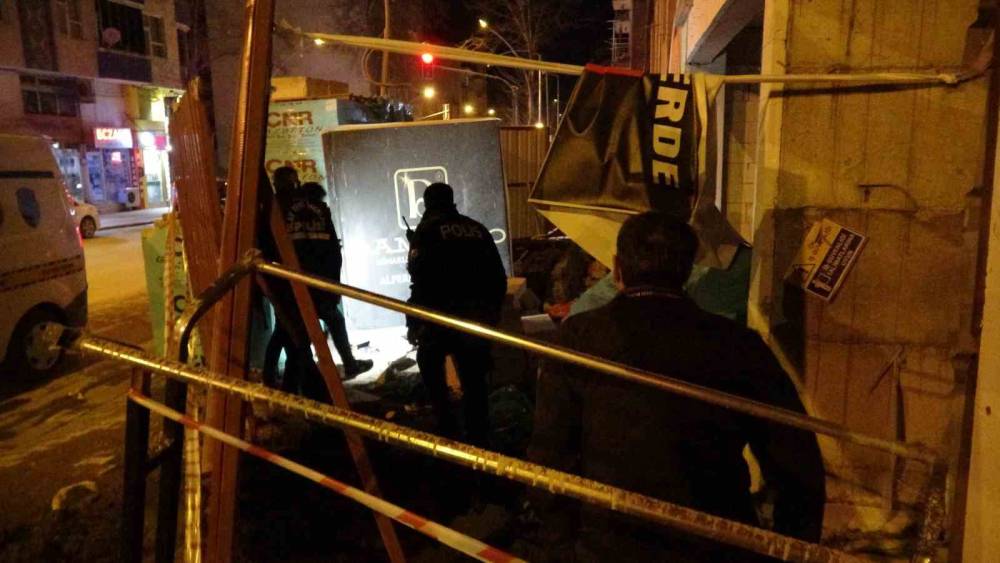 Tuvaletini yapmak i&ccedil;in &ccedil;ıktığı inşaattan d&uuml;şen şahıs hayatını kaybetti
