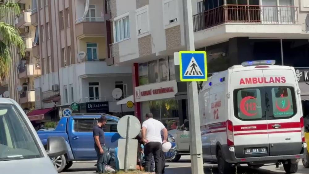 Kamyonet ile motosiklet &ccedil;arpıştı:1 yaralı
