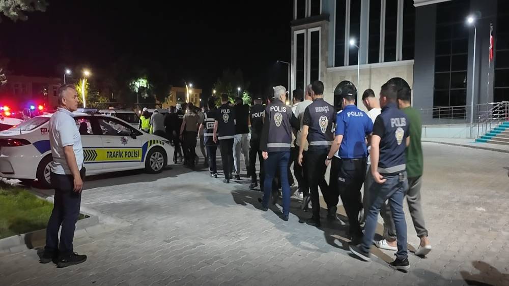 K&uuml;tahya&rsquo;da torbacılara şafak baskını: 28 g&ouml;zaltı
