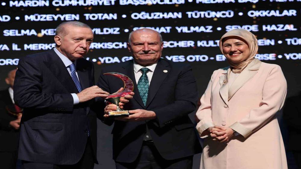 ATO&rsquo;ya Kızılay&rsquo;dan anlamlı &ouml;d&uuml;l
