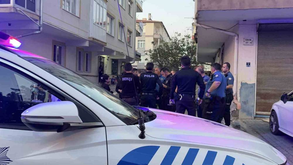 Eski kayınvalidesini ve baldızını bı&ccedil;akla yaraladı
