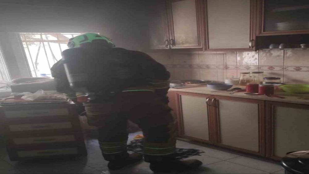 İskenderun&rsquo;da ocakta unutulan yemek yangına neden oldu
