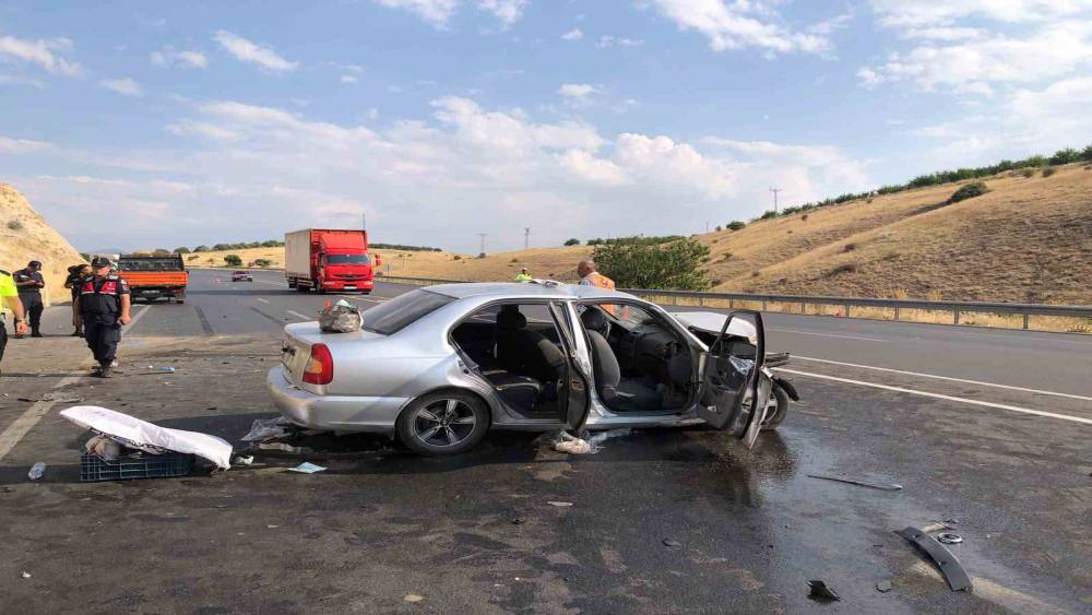 Malatya&rsquo;da &uuml;&ccedil; aracın karıştığı kazada 8 kişi yaralandı
