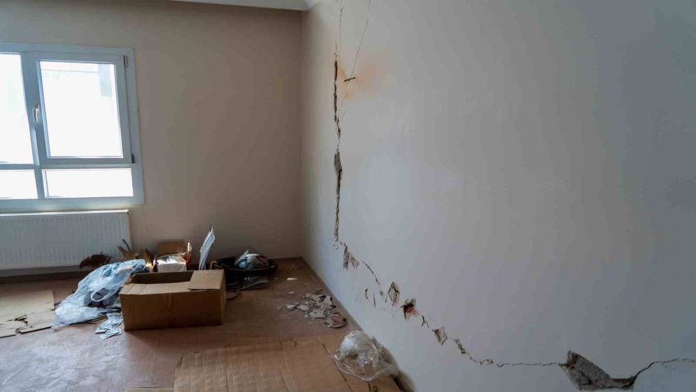 Manisa&rsquo;da korkutan apartman
