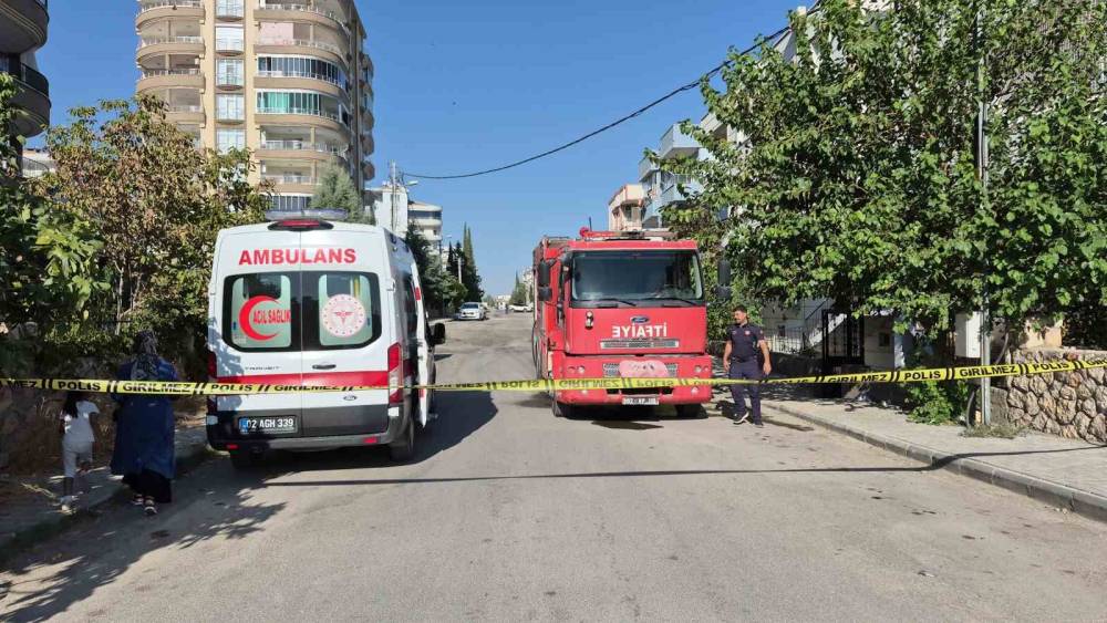 Yangında 3 kişi dumandan etkilendi
