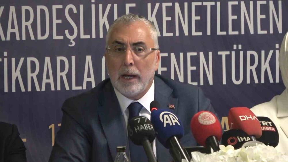 Bakan Işıkhan: "Ter&ouml;rs&uuml;z T&uuml;rkiye ideali, geleceğin g&uuml;&ccedil;l&uuml; T&uuml;rkiye&rsquo;sini inşa edecek b&uuml;y&uuml;k bir milattır"
