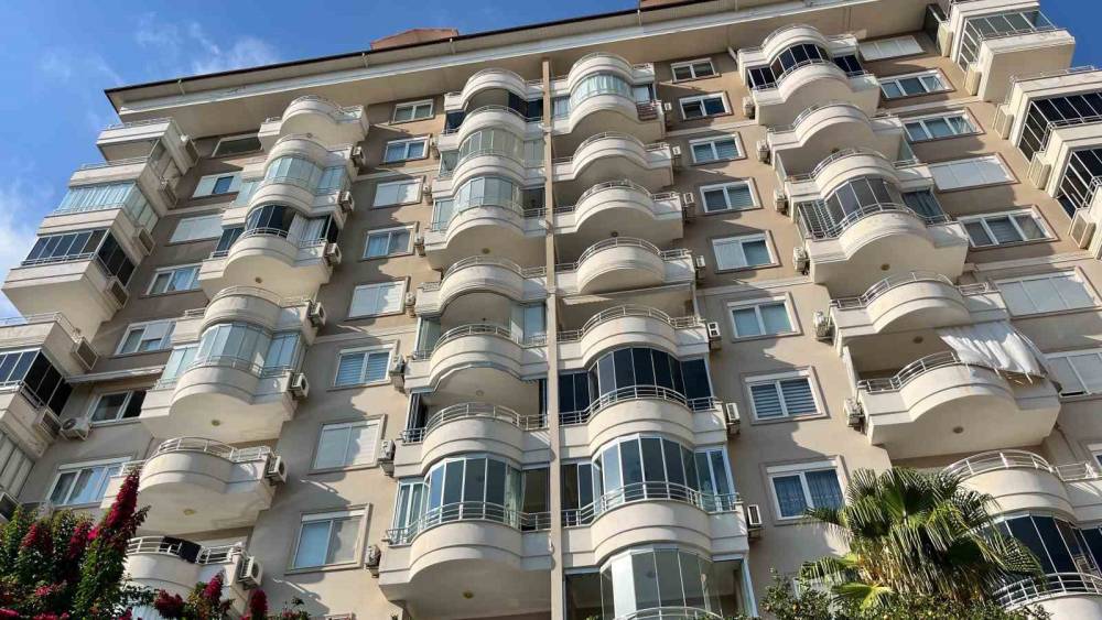 Alanya&rsquo;da daireden gelen duman ekipleri alarma ge&ccedil;irdi
