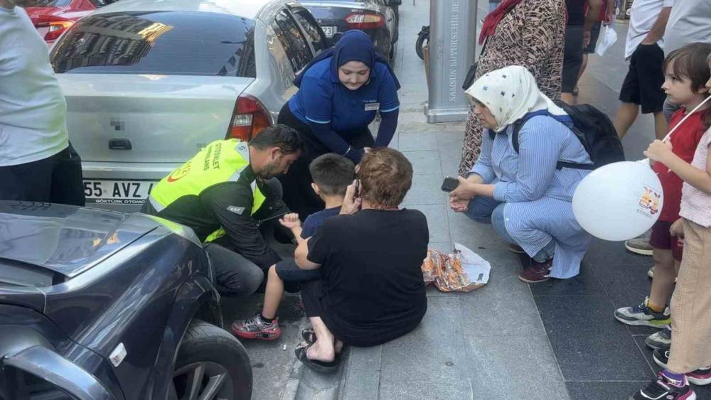 Samsun&rsquo;da otomobilin &ccedil;arptığı 5 yaşındaki &ccedil;ocuk hafif şekilde yaralandı
