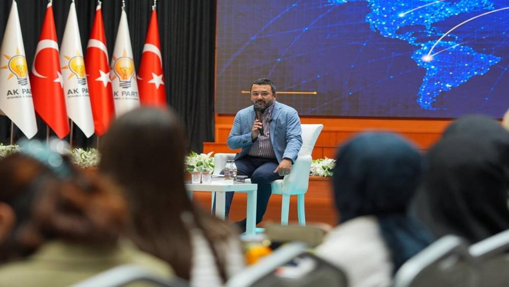 AK Parti İstanbul İl Gen&ccedil;lik Kolları "Diplomasi At&ouml;lyesi"ni hayata ge&ccedil;irdi
