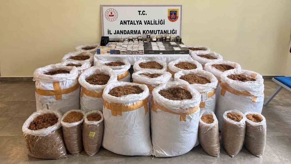 Antalya&rsquo;da ka&ccedil;ak t&uuml;t&uuml;n operasyonu: 750 kilo t&uuml;t&uuml;n ele ge&ccedil;irildi
