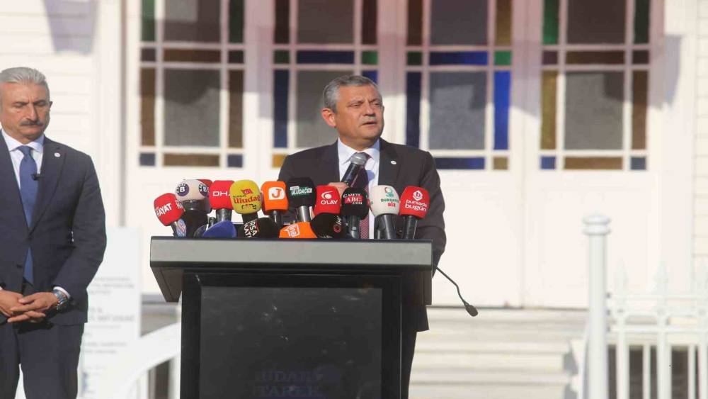 &Ouml;zg&uuml;r &Ouml;zel, Mudanya&rsquo;da vatandaşlarla buluştu
