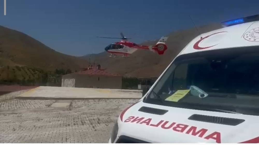 Y&uuml;ksekten d&uuml;şen şahıs hasta ambulans helikopter ile Van&rsquo;a getirildi
