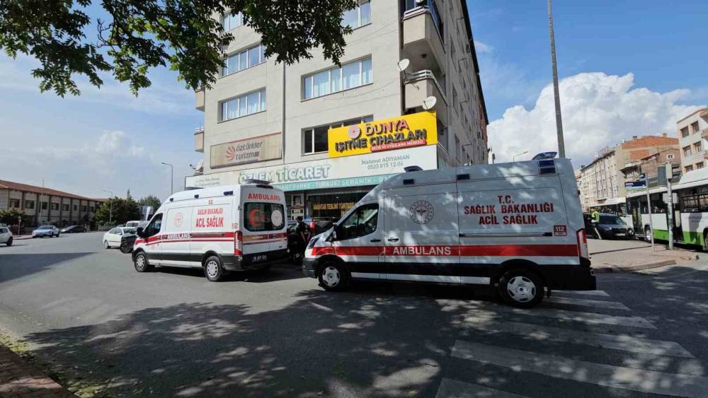 Akrabasını bı&ccedil;akladıktan sonra ka&ccedil;arken halk otob&uuml;s&uuml;ne &ccedil;arpan ş&uuml;pheli yakalandı
