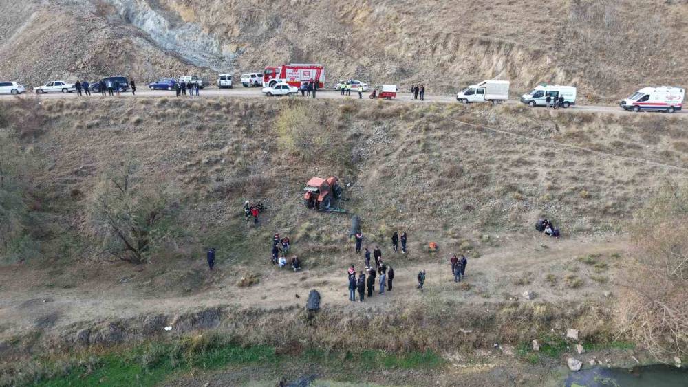 Traktör uçuruma devrildi: 1 ölü

