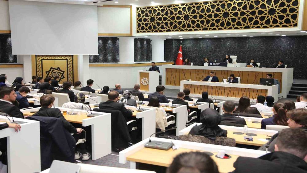 Başkan Kavuş, geleceğin siyaset&ccedil;ileri ve b&uuml;rokratlarıyla buluştu
