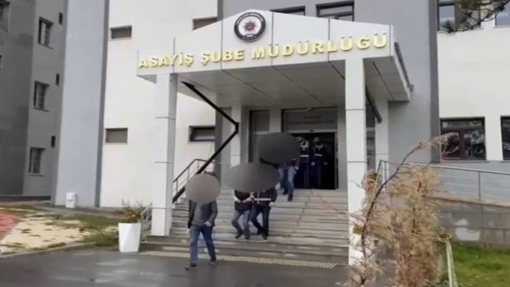 Van&rsquo;da toplam 56 yıl kesinleşmiş hapis cezası bulunan 8 şahıs yakalandı
