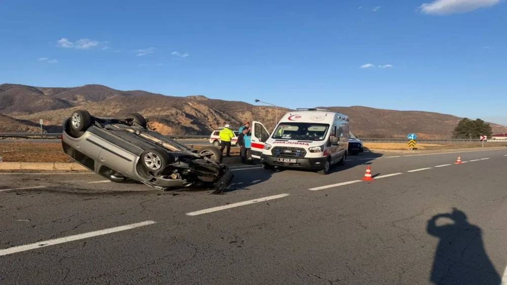 Bing&ouml;l&rsquo;de otomobil takla attı: 2 yaralı
