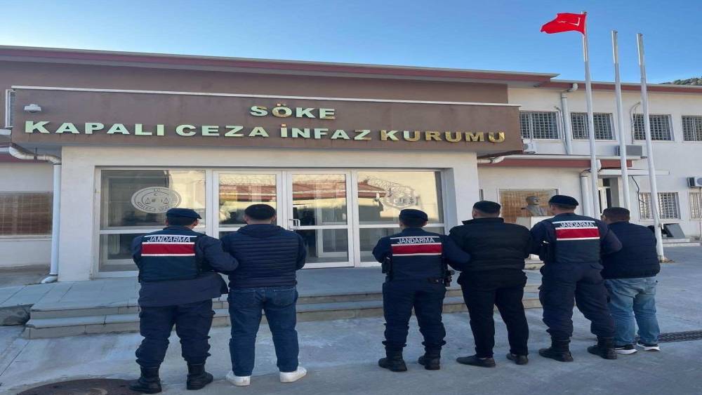 Germencik ve S&ouml;ke&rsquo;de 16 d&uuml;zensiz g&ouml;&ccedil;men, 4 organizat&ouml;r yakalandı
