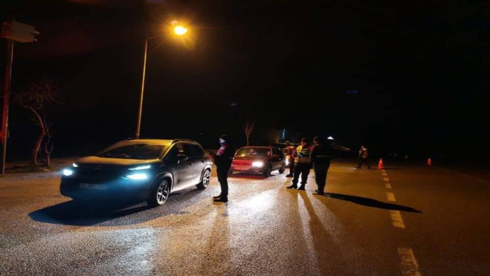 Bilecik&rsquo;te yol kontrol faaliyetinde 498 kişi sorgulandı
