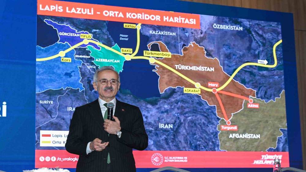 Bakan Uraloğlu: "Gerek otoyollarda gerekse de bir kısım yollarda artık ağır bakımlar da yapmaya başladık"
