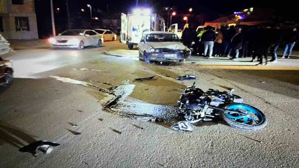 Otomobil ile motosiklet &ccedil;arpıştı: 1 yaralı
