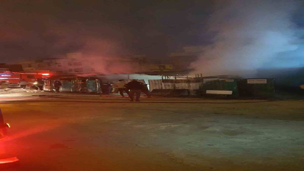 &Ccedil;iftlik, alevlere teslim oldu
