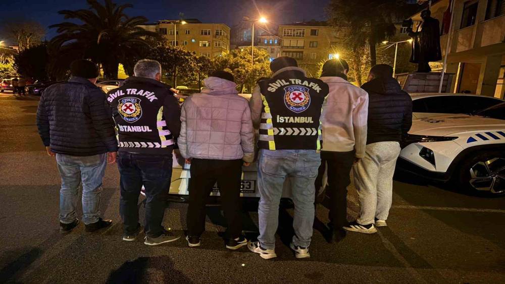 Ey&uuml;psultan&rsquo;da "yol verme" kavgasında birbirlerine girdiler: 4 kişiye toplamda 726 bin lira para cezası kesildi
