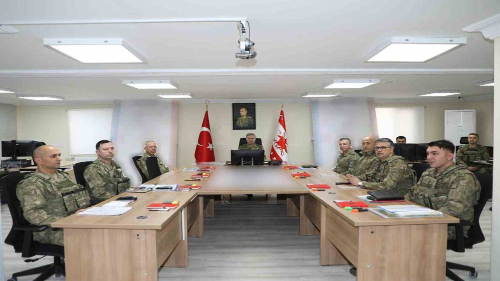 Kara Kuvvetleri Komutanı Orgeneral Tokel, Van&rsquo;daki sınır karakollarında incelemelerde bulundu
