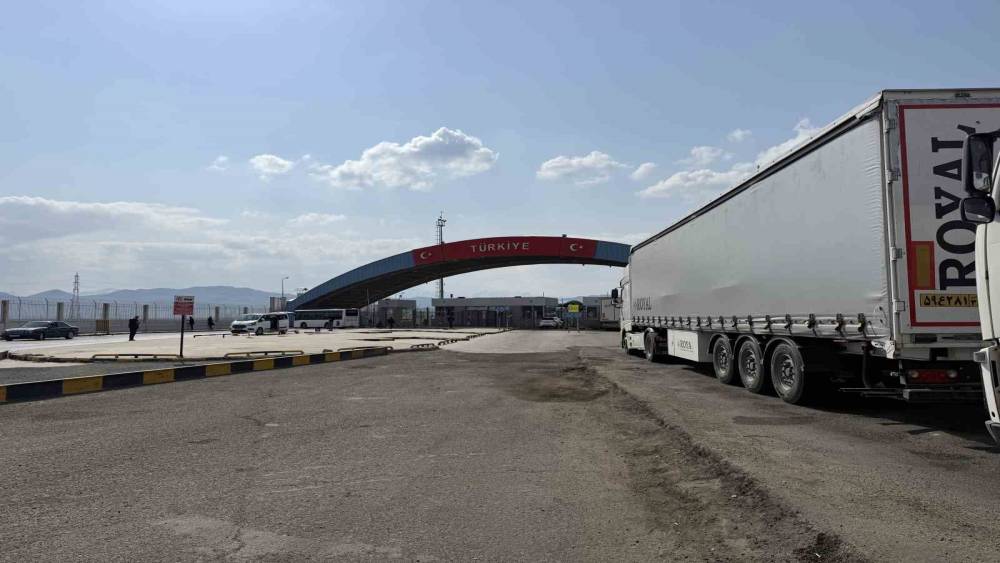 İran&rsquo;dan Nah&ccedil;ıvan&rsquo;a İHA saldırısı sonrası kapatılan sınır kapıları yeniden a&ccedil;ıldı
