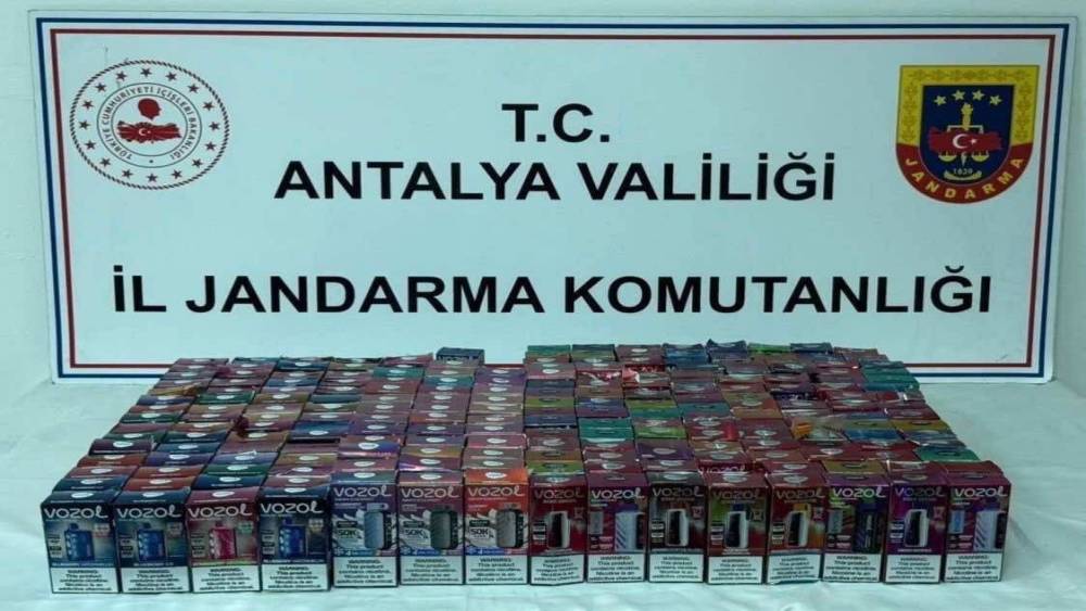 D&ouml;şemealtı&rsquo;nda 314 adet ka&ccedil;ak elektronik sigara ele ge&ccedil;irildi
