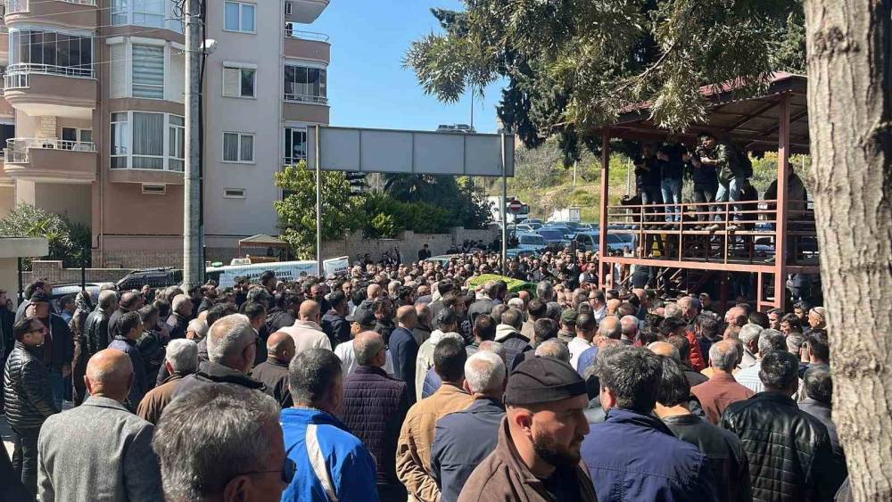 Hayatını kaybeden Zafer Partisi Alanya İl&ccedil;e Başkanı son yolculuğuna uğurlandı
