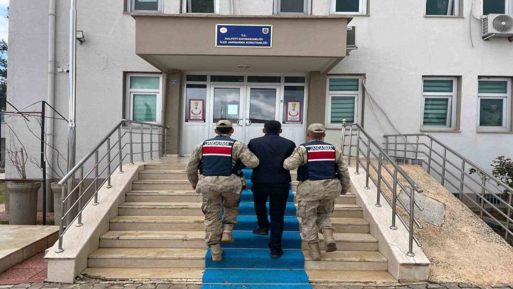 Şanlıurfa&rsquo;da &ccedil;eşitli su&ccedil;lardan aranan 4 h&uuml;k&uuml;ml&uuml; yakalandı
