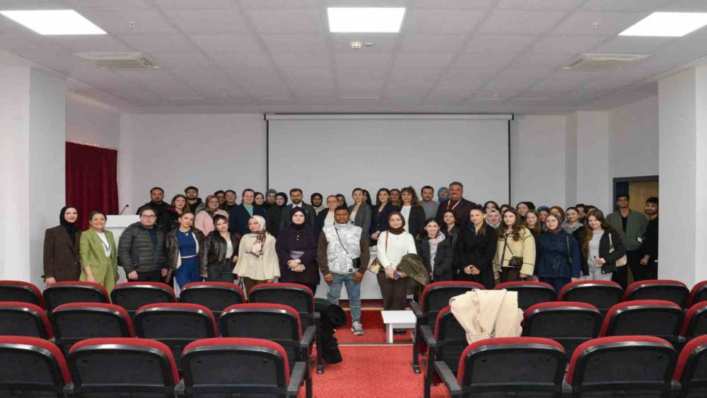 Bilecik İl Sağlık M&uuml;d&uuml;r&uuml; Dr. Ferhat Damkacı bilgi ve tecr&uuml;belerini &ouml;ğrencilerle paylaştı
