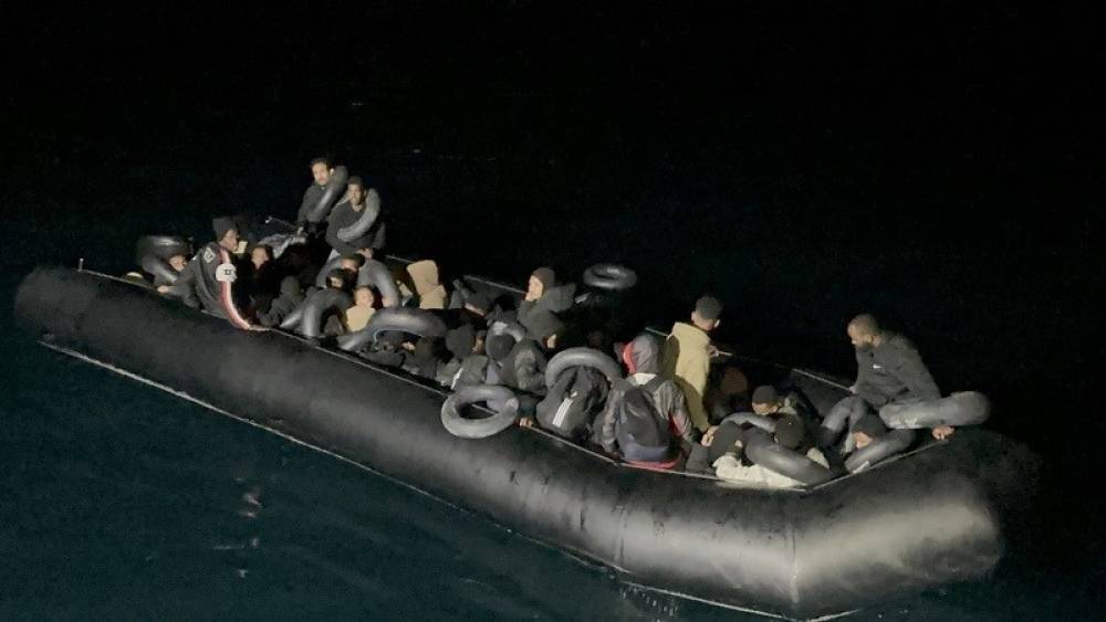 İzmir&rsquo;de 43 d&uuml;zensiz g&ouml;&ccedil;men yakalandı
