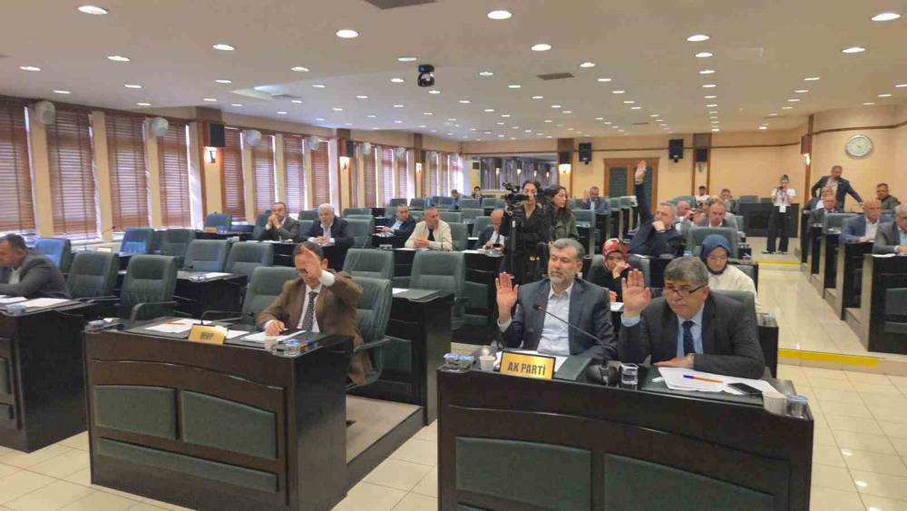 Eski başkanların ismi komisyondan oy &ccedil;okluğuyla ge&ccedil;ti
