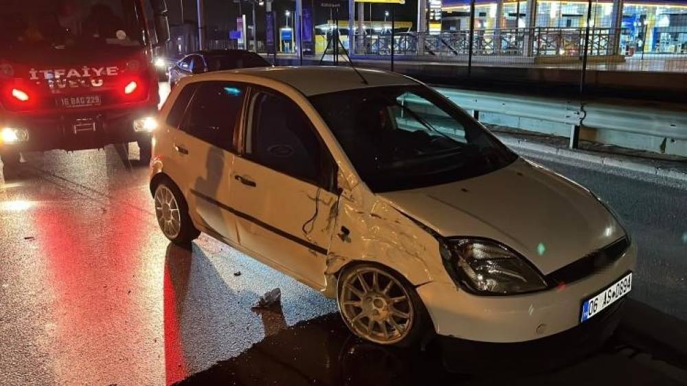 Sıkıştırılan otomobil takla attı: 4 yaralı, s&uuml;r&uuml;c&uuml; firarda
