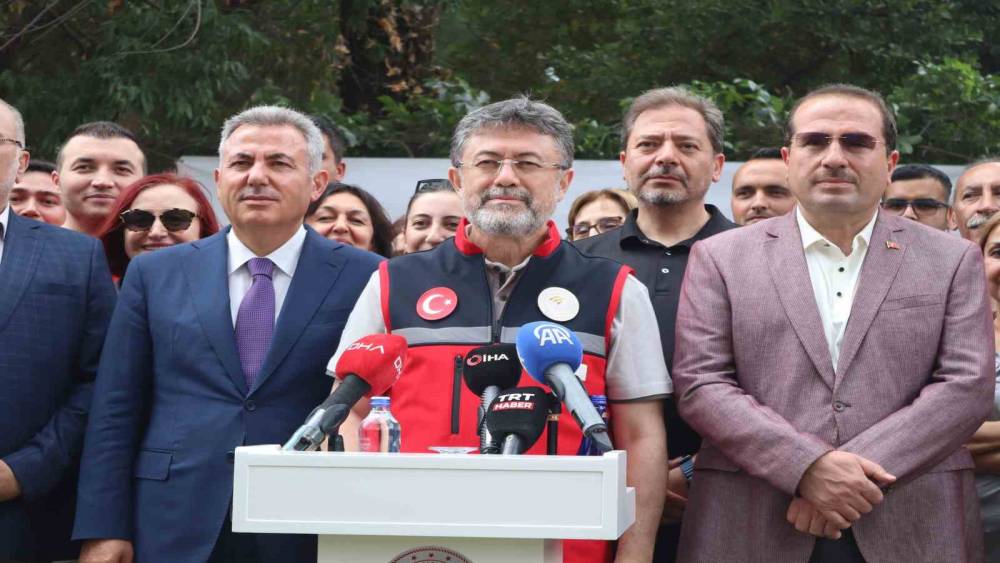 Bakan Yumaklı, İzmir&rsquo;de Biyoteknik M&uuml;cadele Araştırma Merkezi&rsquo;nin a&ccedil;ılışını yaptı
