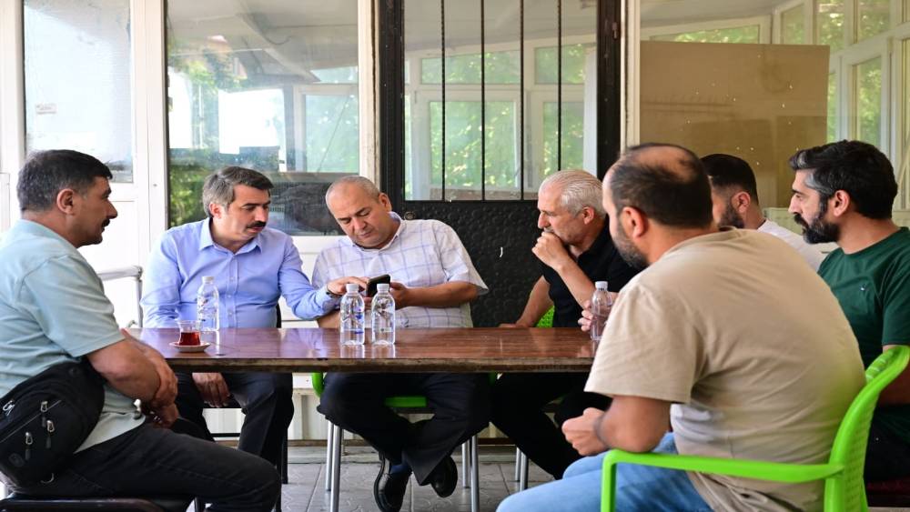 Yıldırım Belediye Başkanı Oktay Yılmaz, Teleferik Mahallesi&rsquo;nde esnafla bir araya geldi
