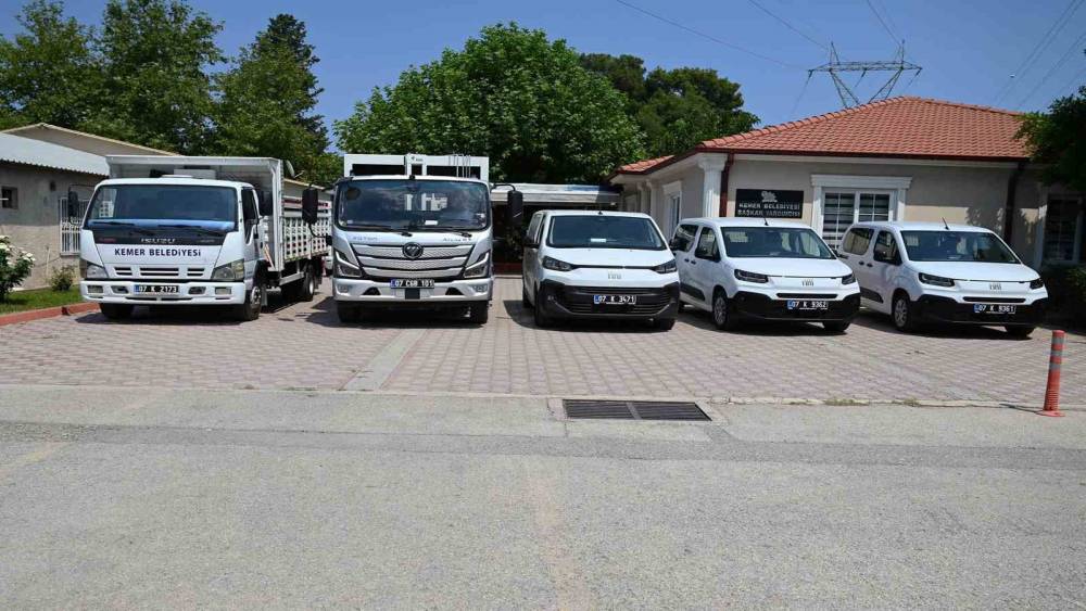 Kemer Belediyesi ara&ccedil; filosunu g&uuml;&ccedil;lendirmeye devam ediyor
